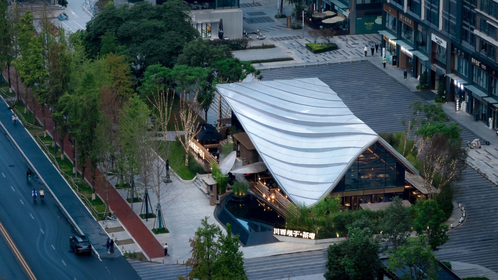 餐饮空间 交子大道木屋顶餐厅建筑设计